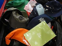 55x kunststof bak met verkleedkledij en diversen - afbeelding 8 van  11