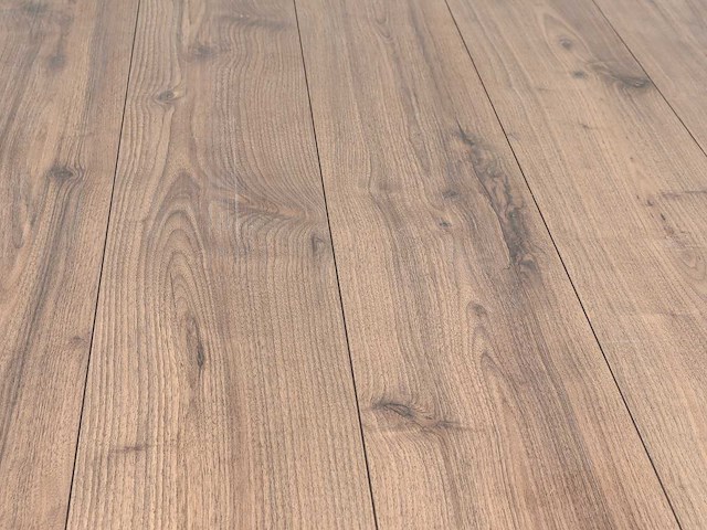 58 m2 laminaat plank - 1383 x 193 x 7 mm - afbeelding 1 van  4