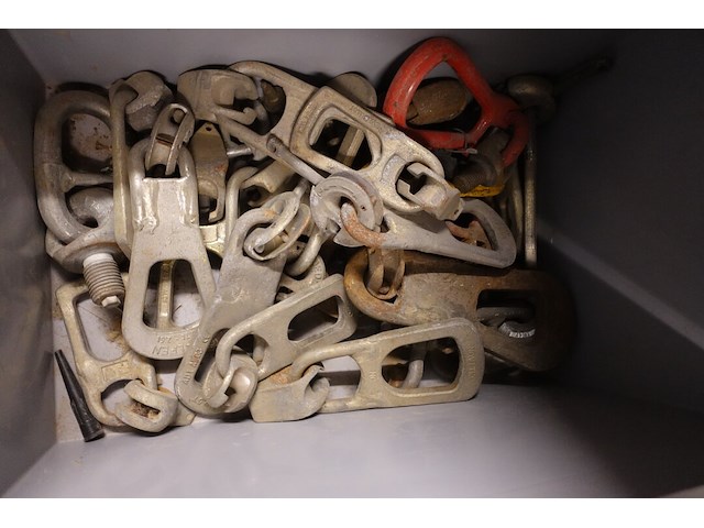 5x bak met diverse hijshaken - afbeelding 2 van  6