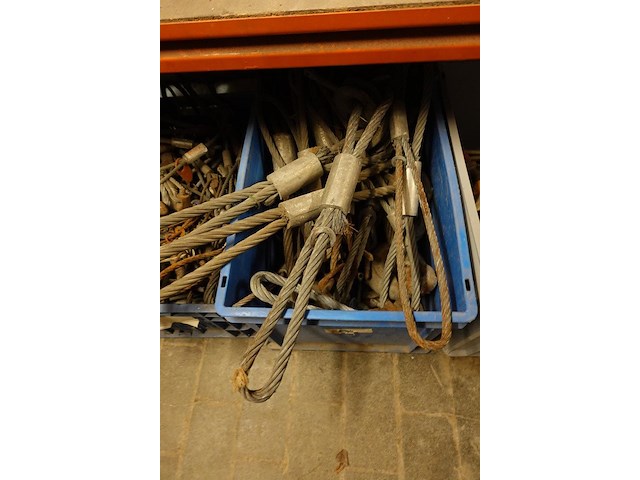 5x bak met diverse hijshaken - afbeelding 3 van  6