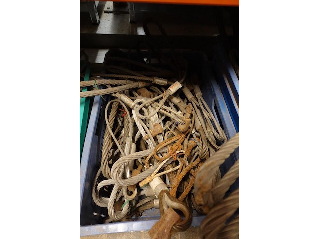 5x bak met diverse hijshaken - afbeelding 4 van  6