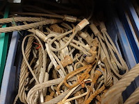 5x bak met diverse hijshaken - afbeelding 4 van  6