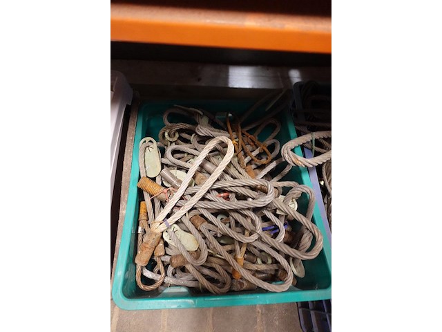 5x bak met diverse hijshaken - afbeelding 5 van  6