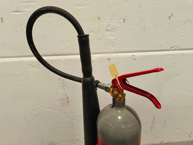 5x co2 blusser- sicli - fire extinguisher (5x) - afbeelding 1 van  3