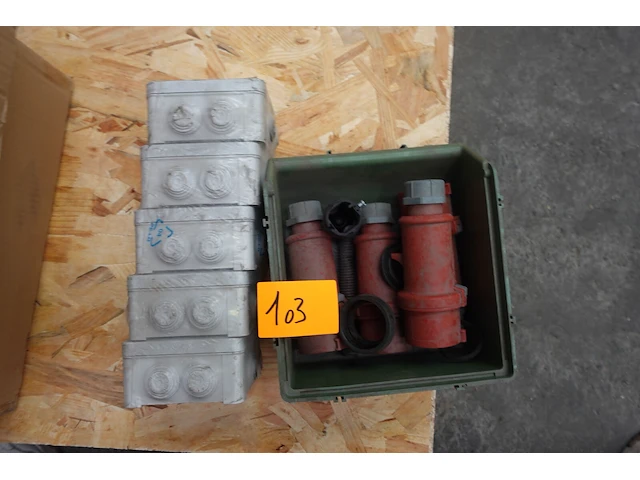 5x contactdoos & 4x stekker mennekes - afbeelding 1 van  2