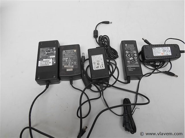 5x diverse 220/12v adapters - afbeelding 1 van  1