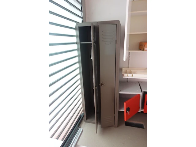 5x diverse metalen lockers - afbeelding 4 van  5