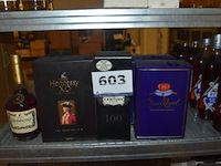 5x fles cognac/whisky , hennessy, very special; doos cognac, hennessy, x.o extra old, the century of malts, scotch malt whisky, crown royal - afbeelding 1 van  4