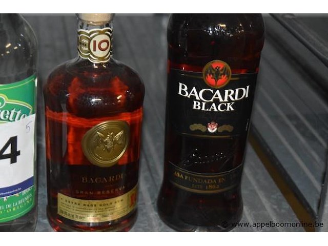 5x fles rum, matusalem clásico 70cl, rhum j.m v.o. 70cl, rhum charrette blanc 1l, bacardi gran reserva 10 jaar 70cl, bacardi black 1l - afbeelding 2 van  3