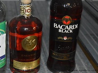 5x fles rum, matusalem clásico 70cl, rhum j.m v.o. 70cl, rhum charrette blanc 1l, bacardi gran reserva 10 jaar 70cl, bacardi black 1l - afbeelding 2 van  3