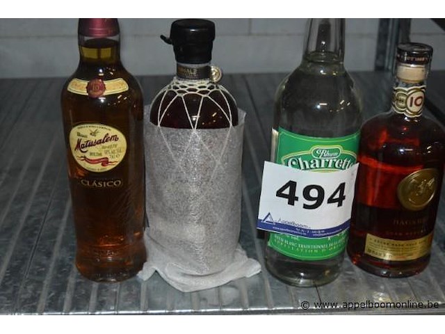 5x fles rum, matusalem clásico 70cl, rhum j.m v.o. 70cl, rhum charrette blanc 1l, bacardi gran reserva 10 jaar 70cl, bacardi black 1l - afbeelding 3 van  3
