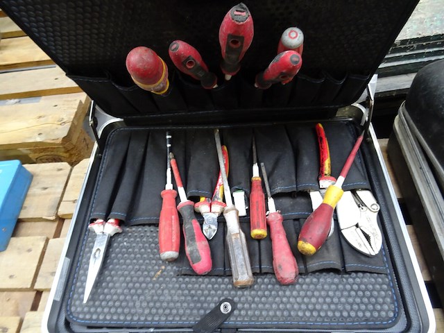 5x gereedschapskoffer + inhoud - afbeelding 2 van  11