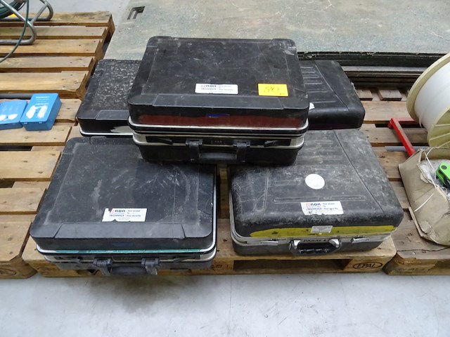 5x gereedschapskoffer + inhoud - afbeelding 1 van  11