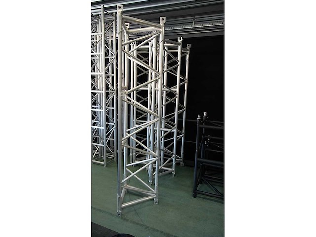 5x hd triangle truss 2,4m - afbeelding 1 van  1