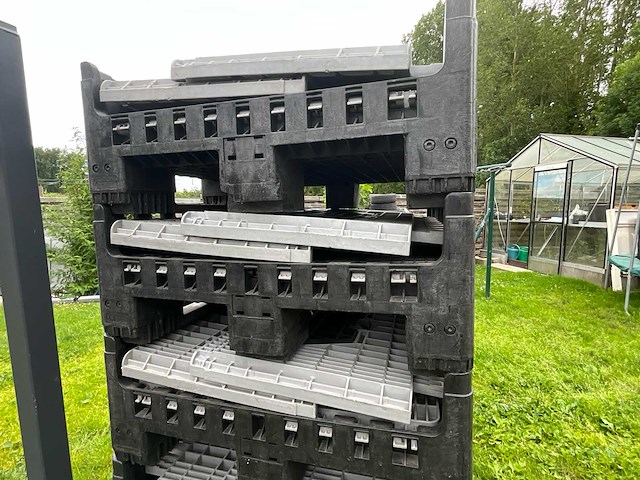 5x industriële kunststof stapelpallets met kunststof geleiderails - afbeelding 4 van  4