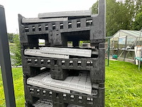 5x industriële kunststof stapelpallets met kunststof geleiderails - afbeelding 4 van  4