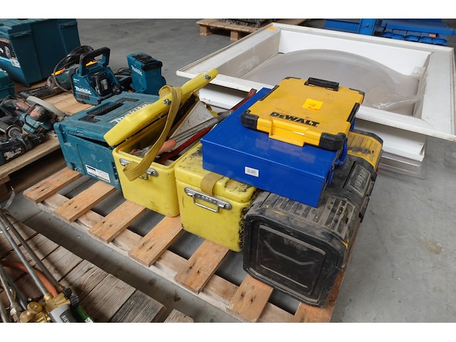 5x koffer met inhoud - afbeelding 2 van  6