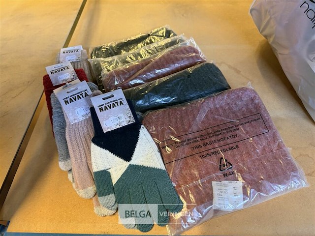 ± 5x mutsen en ± 5x handschoenen - afbeelding 1 van  1