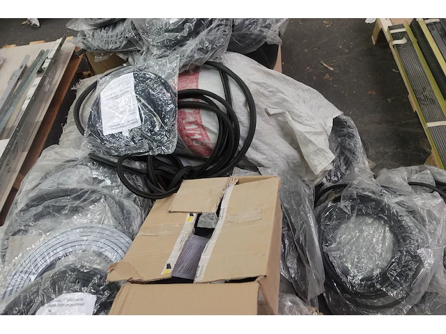 5x pallet deurbeslag & rubbers - afbeelding 3 van  31
