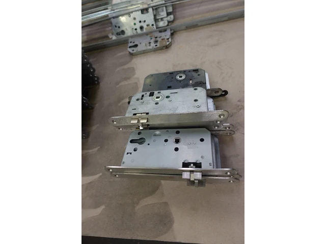 5x pallet deurbeslag & rubbers - afbeelding 9 van  31