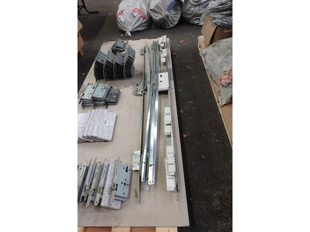 5x pallet deurbeslag & rubbers - afbeelding 11 van  31