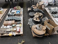 5x pallet deurbeslag & rubbers