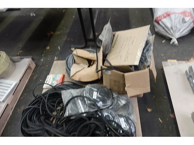 5x pallet deurbeslag & rubbers - afbeelding 15 van  31