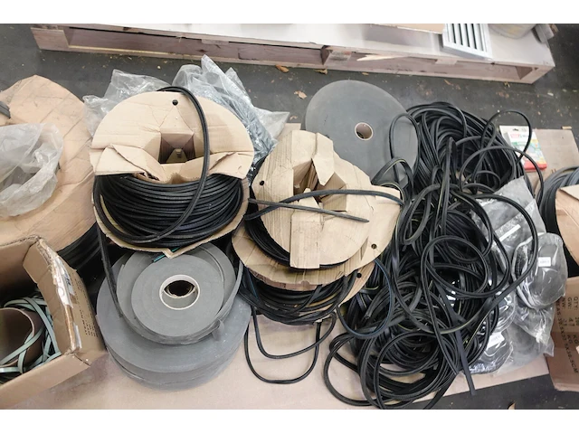 5x pallet deurbeslag & rubbers - afbeelding 16 van  31
