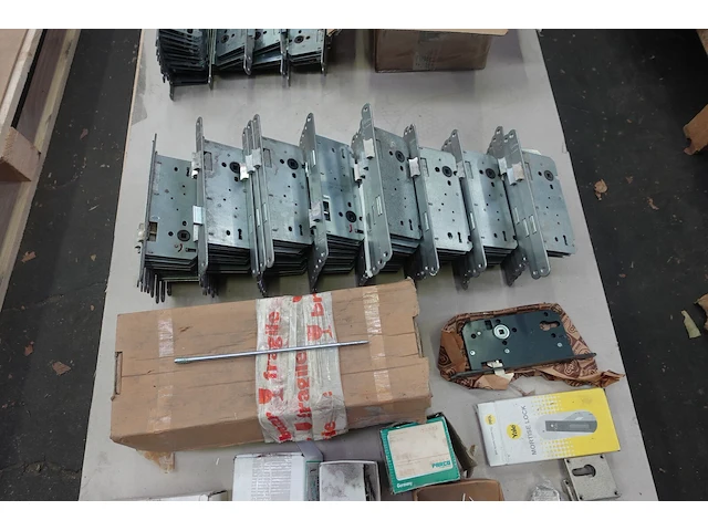 5x pallet deurbeslag & rubbers - afbeelding 19 van  31
