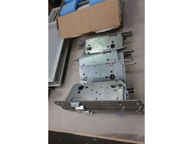 5x pallet deurbeslag & rubbers - afbeelding 21 van  31