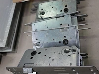 5x pallet deurbeslag & rubbers - afbeelding 21 van  31
