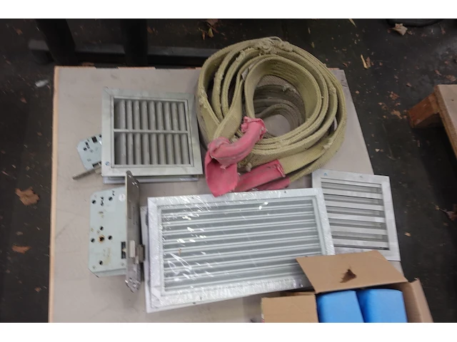 5x pallet deurbeslag & rubbers - afbeelding 22 van  31