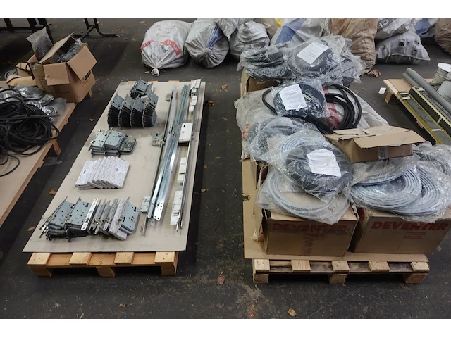 5x pallet deurbeslag & rubbers - afbeelding 12 van  31