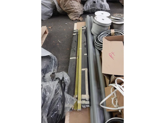 5x pallet deurbeslag & rubbers - afbeelding 28 van  31