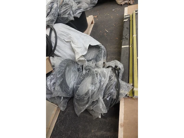 5x pallet deurbeslag & rubbers - afbeelding 29 van  31