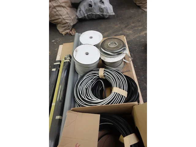 5x pallet deurbeslag & rubbers - afbeelding 30 van  31