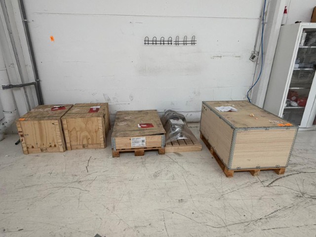 5x pallet spare parts kraussmaffei - afbeelding 1 van  25