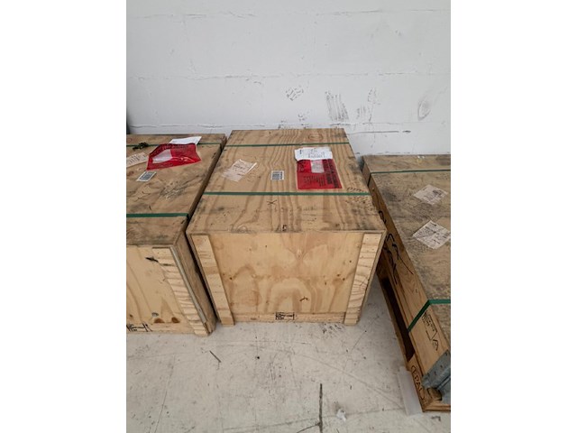 5x pallet spare parts kraussmaffei - afbeelding 22 van  25