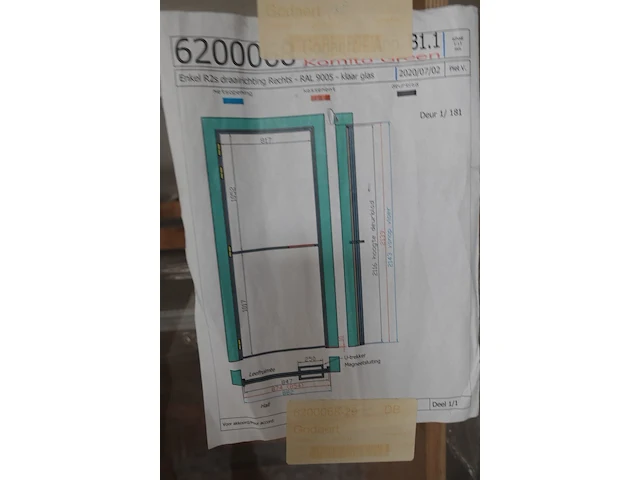 5x stalen deur op 5x houten glasbok - afbeelding 3 van  7