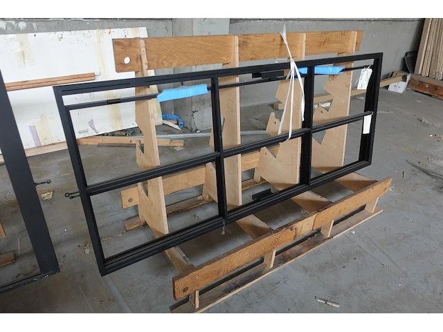 5x stalen deur op 5x houten glasbok - afbeelding 7 van  7