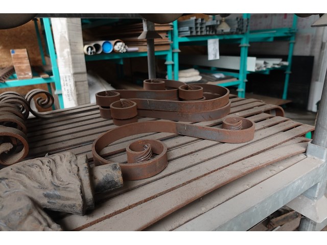 5x stapelbare galva houder + inhoud smeedwerk - afbeelding 8 van  10