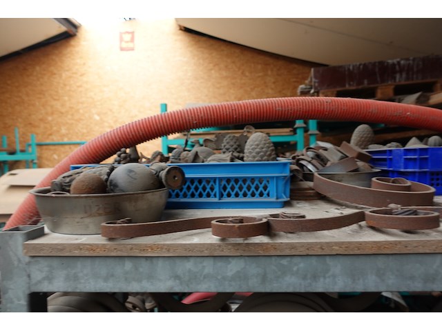 5x stapelbare galva houder + inhoud smeedwerk - afbeelding 9 van  10