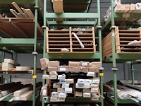 5x stapelbare metalen houder + inhoud