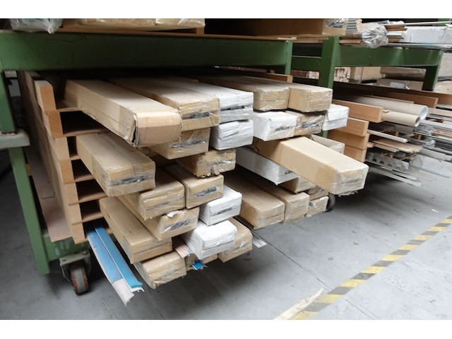 5x stapelbare metalen houder + inhoud - afbeelding 2 van  8