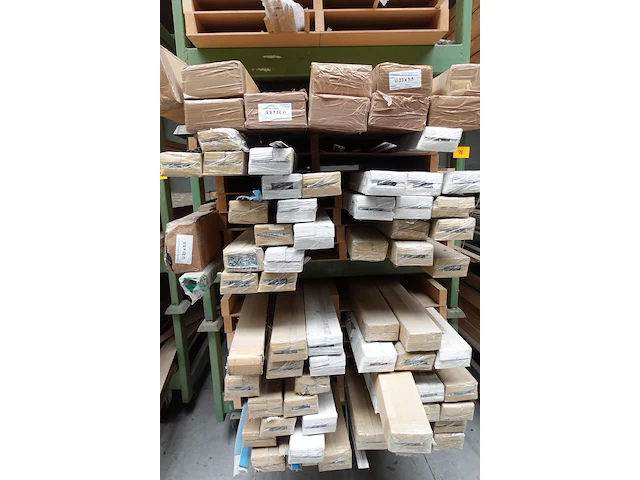 5x stapelbare metalen houder + inhoud - afbeelding 8 van  8