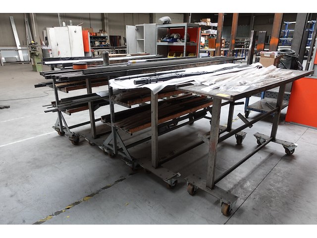 5x verrijdbare metalen kar + inhoud - afbeelding 1 van  12