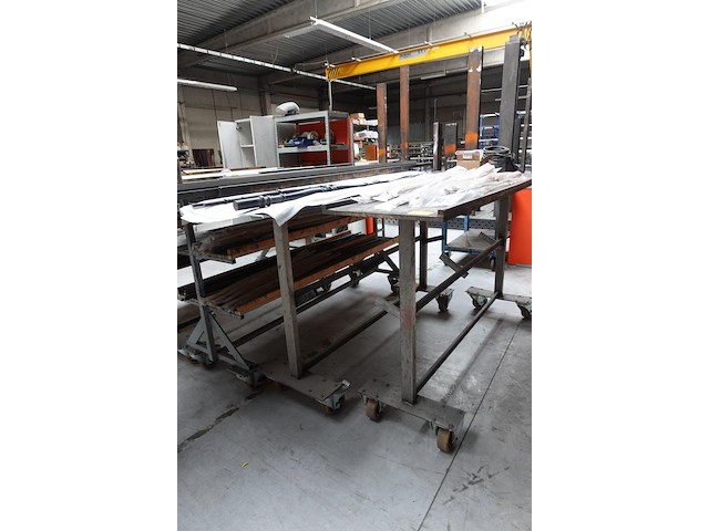 5x verrijdbare metalen kar + inhoud - afbeelding 2 van  12