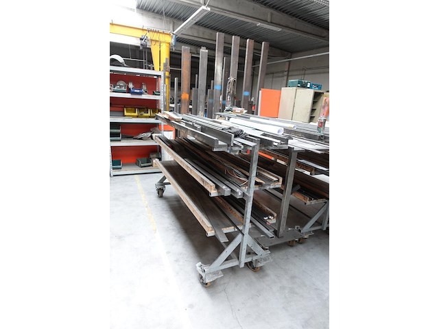 5x verrijdbare metalen kar + inhoud - afbeelding 4 van  12