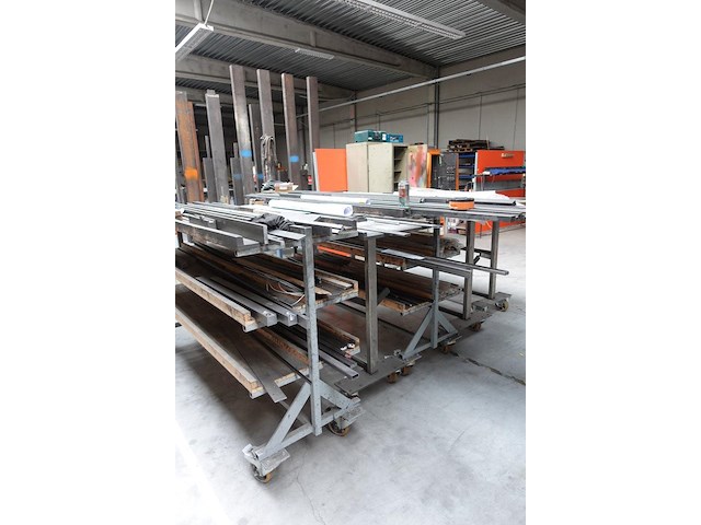 5x verrijdbare metalen kar + inhoud - afbeelding 5 van  12