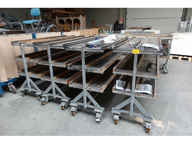 5x verrijdbare metalen kar + inhoud - afbeelding 6 van  12